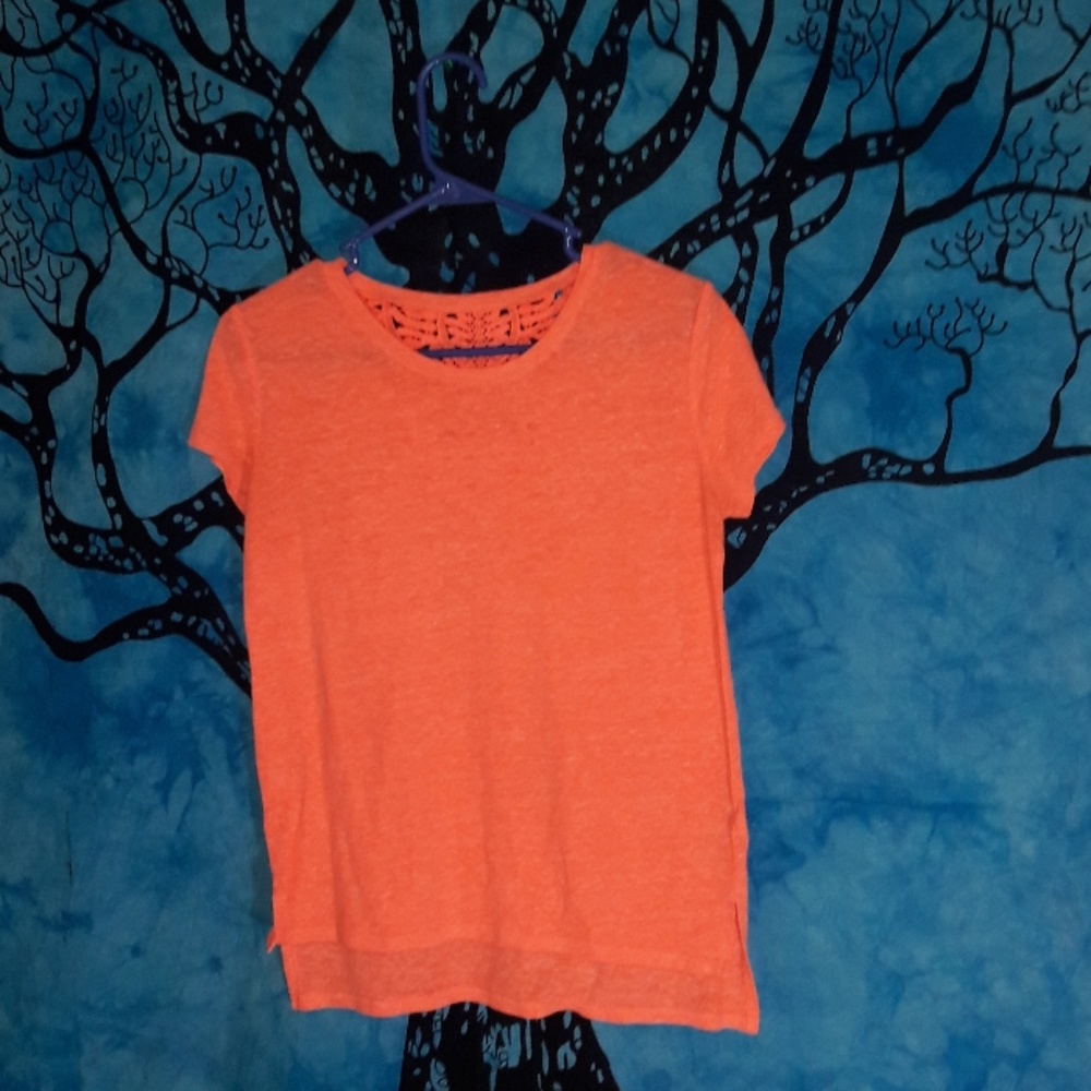Old navy t shirt w/ lace design
